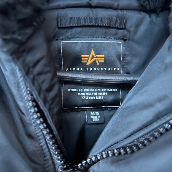 *Like New* Alpha industries men’s bomber jacket - Picture 3 of 5